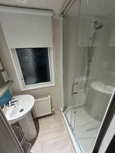 Lyons Robin Hood - 3 Bedroom Static Caravan Lodge in Rhyl