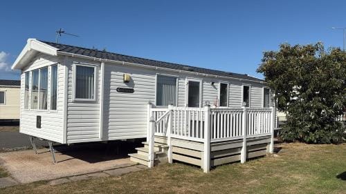 Lyons Robin Hood - 3 Bedroom Static Caravan Lodge in Rhyl