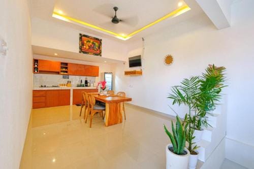 Crystal Flow Guest House & Apartment Canggu Hotel in North Kuta