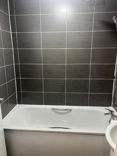 The Cosy Haven - 2 Bedroom house Hotel in Salford