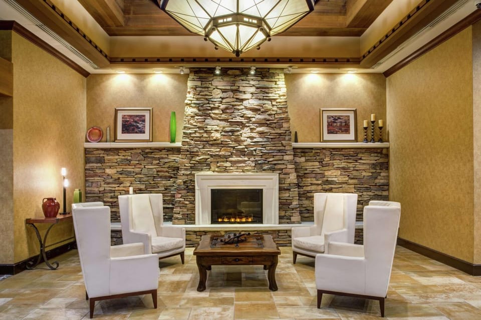 DoubleTree by Hilton Seattle-Airport Hotel in SeaTac