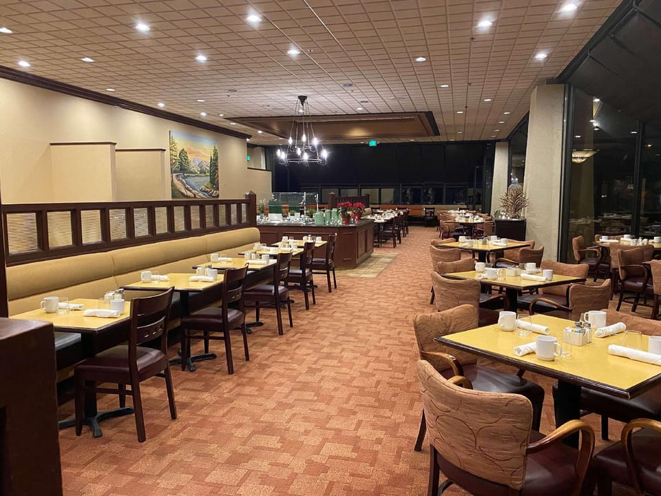 DoubleTree by Hilton Seattle-Airport Hotel in SeaTac