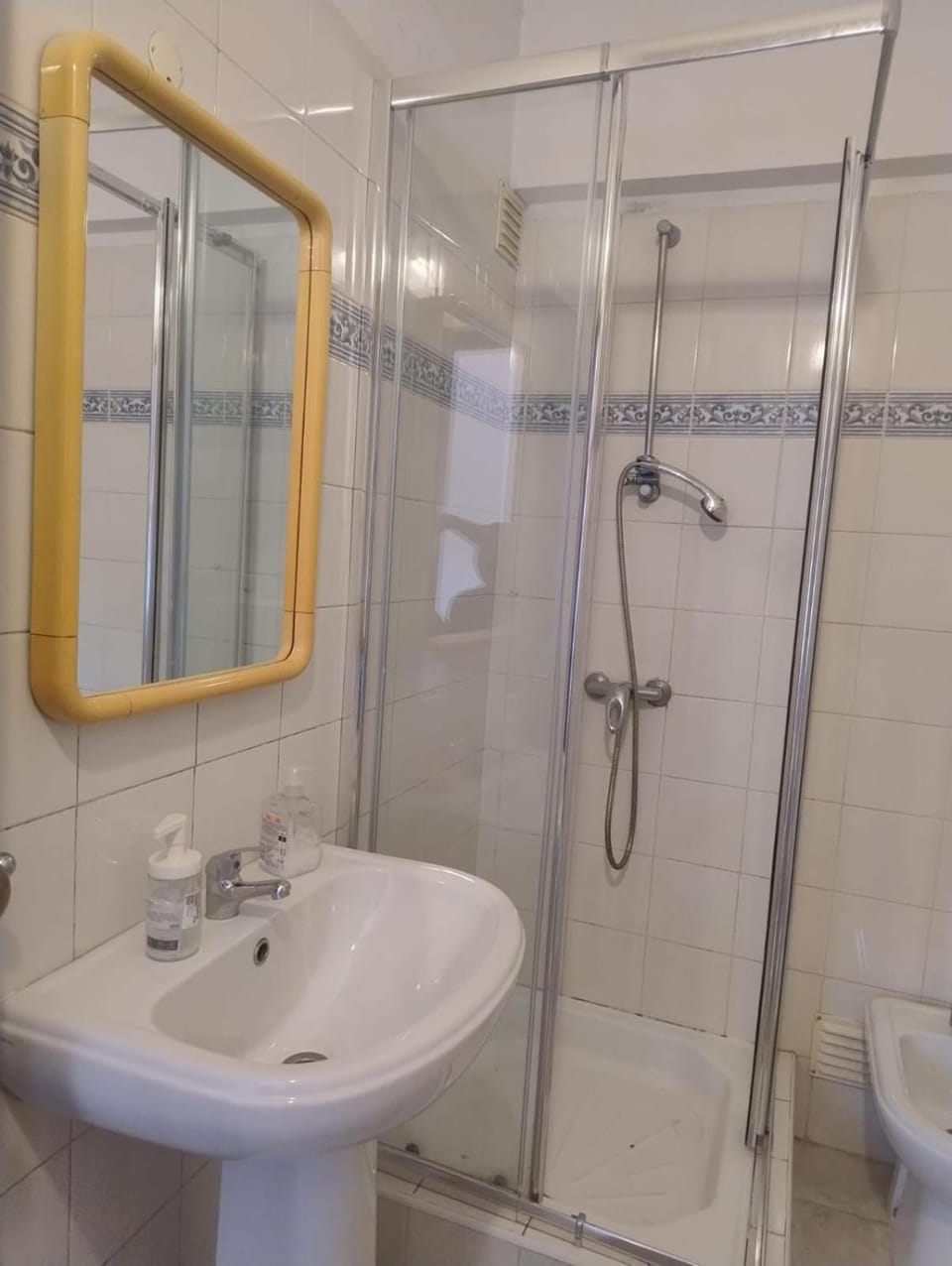 Come Inn Costa da Caparica Bed and Breakfast in Setubal District