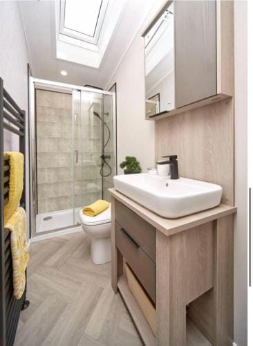 7b Oakwood village Lodge in England