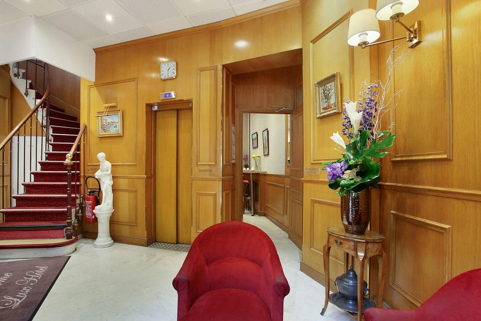 Hôtel LUX PICPUS Hotel in Paris