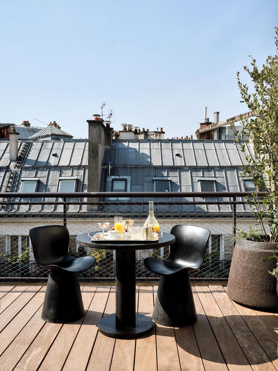 Le Bus Palladium Bed and Breakfast in Paris