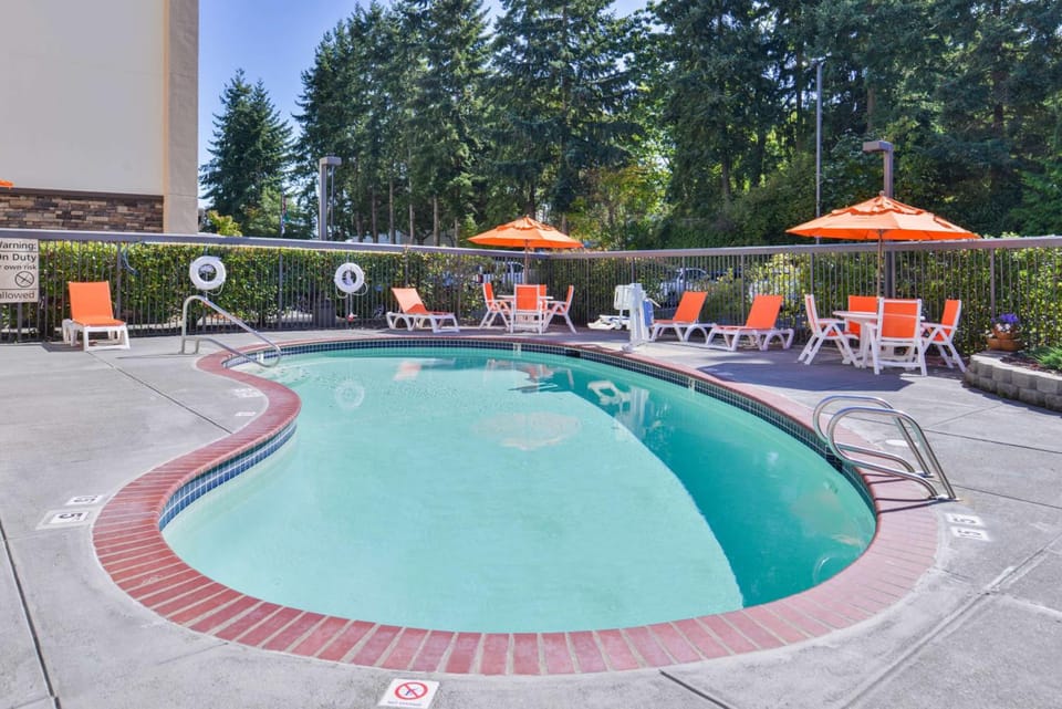 Hampton Inn Seattle-Airport Hotel in Des Moines