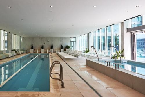 Lux Apts with Lake Views and Top Amenities Hotel in Grant Park