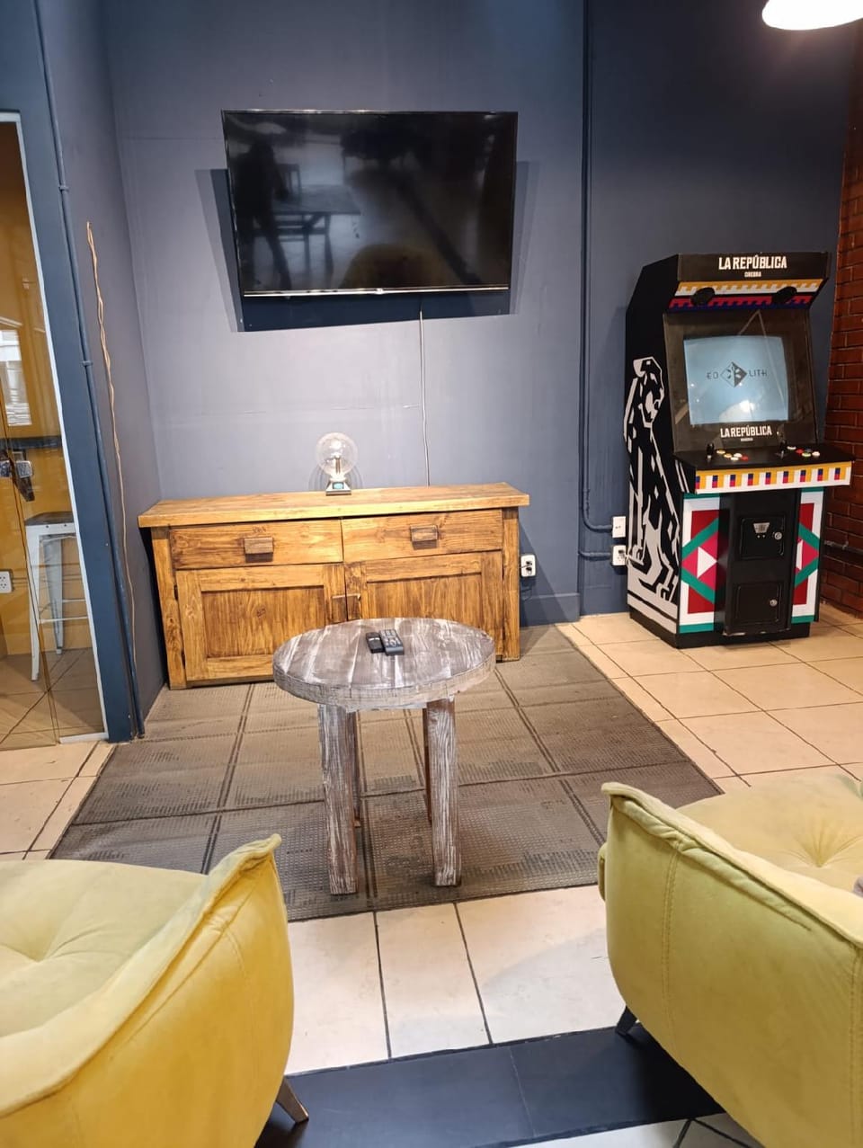 Shared lounge/TV area