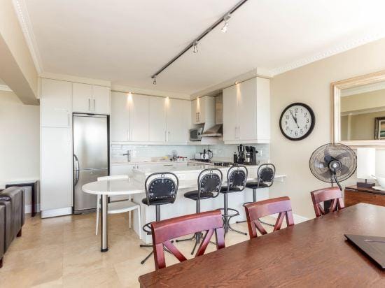 Third Floor Sea Facing 2 Bedroom Apartment with Balcony Hotel in Cape Town