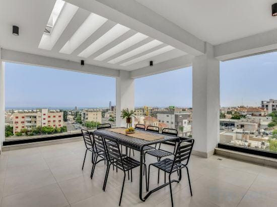Sanders Elgio - Precious 3-Bdr Apt with Balcony Hotel in Germasogeia