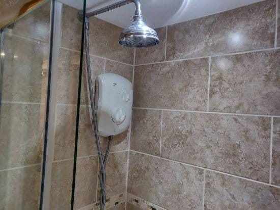 4Br & 4 Bathroom Cottage Parking  Garden Near St Neots Hotel in Huntingdonshire District