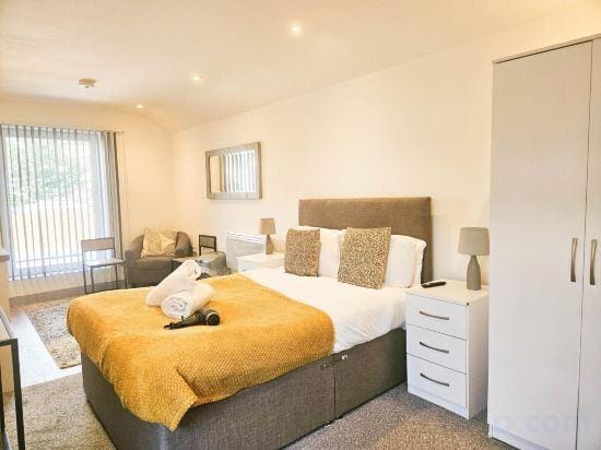 Churchill Studio - 1 Bedroom Studio - Uplands Hotel in Swansea