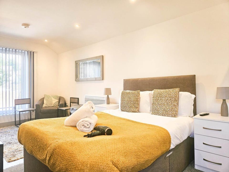 Churchill Studio - 1 Bedroom Studio - Uplands Hotel in Swansea