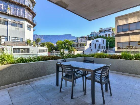 Luxury 2 Bedroom with Balcony Hotel in Cape Town