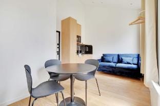 Charming apartment - 1BR- 4P- Montreuil Hotel in Vincennes