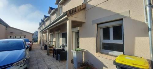 Chambre avec SDB privative et parking MOTO ou VL Hotel in Centre-Val de Loire