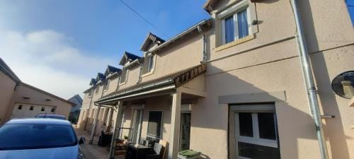 Chambre avec SDB privative et parking MOTO ou VL Hotel in Centre-Val de Loire