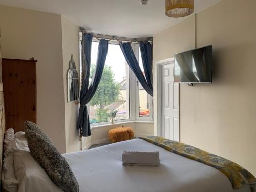 155 studio 6 - Uplands - Smart Tv Hotel in Swansea