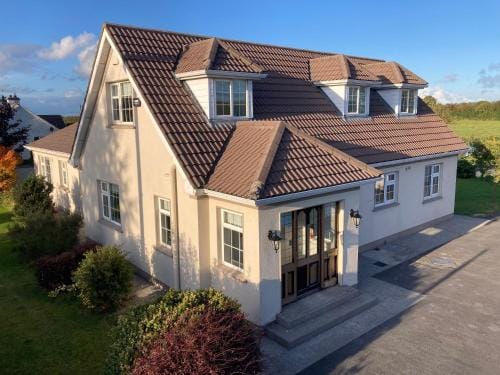 Horse and Jockey Lodge Hotel in Co. Tipperary, Ireland