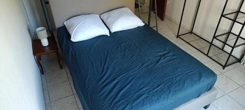 Chambre calme dans une colocation de 5 personnes Hotel in Wallonia, Belgium