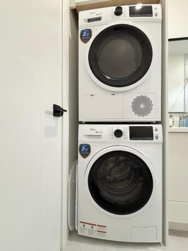 South surrey Secondary Suite with Kitchen Hotel in Surrey