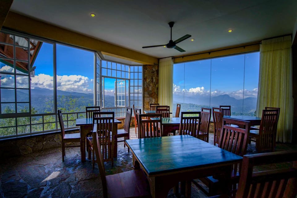 The Colonial Crest Lodge in Central Province