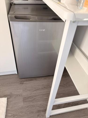 Modern En-Suite Double Bedroom in Cardiff with Private Entrance Hotel in Cardiff