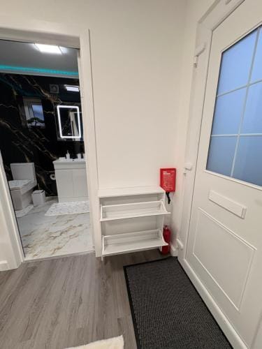 Modern En-Suite Double Bedroom in Cardiff with Private Entrance Hotel in Cardiff