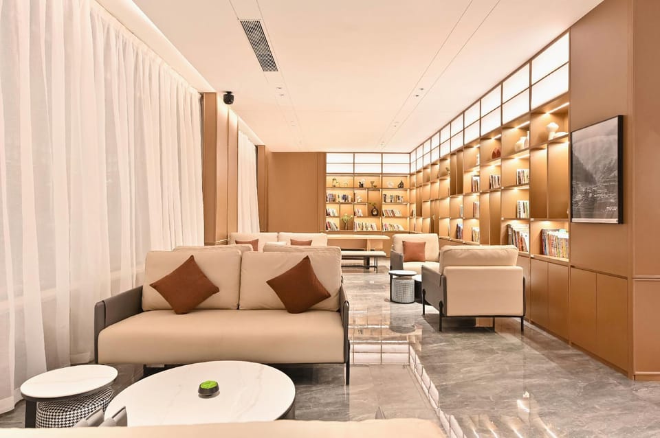 Atour Hotel Jiexiu Beitan West Road Tongwen College Hotel in China