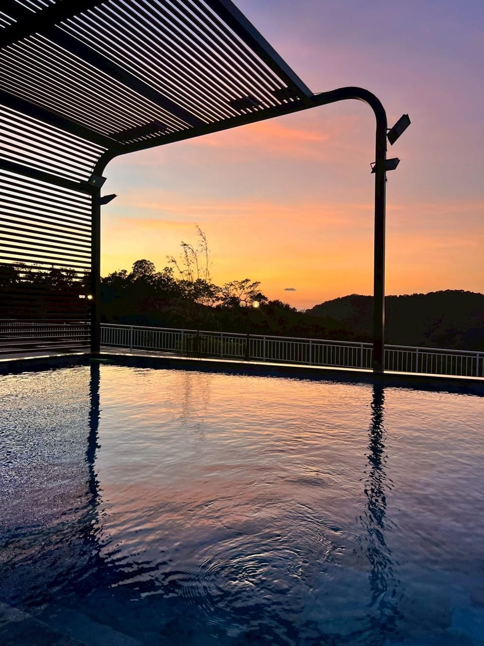 Swimming pool [outdoor]