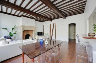 Magnificent apartment in the Marais - 3 bedrooms/6 Hotel in Paris