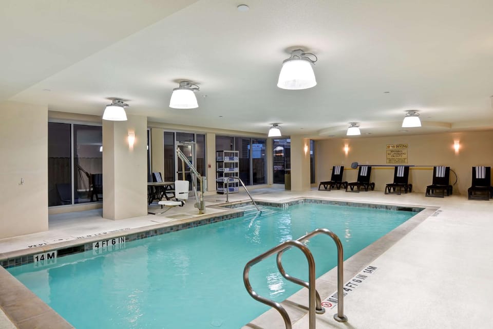 Swimming pool