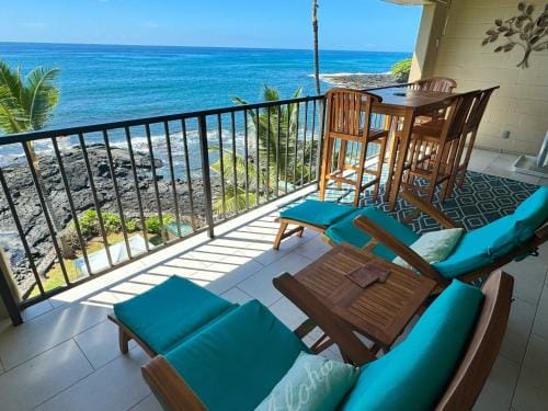 Oceanfront Luxury Condo Hotel in Holualoa