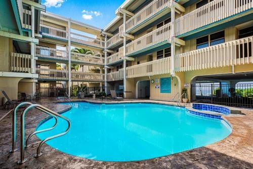 Oceanfront Luxury Condo Hotel in Holualoa