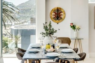 Sea View 3bed Camps Bay Apt Sapphire Tide Pad Hotel in Camps Bay