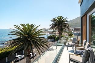 Sea View 3bed Camps Bay Apt Sapphire Tide Pad Hotel in Camps Bay