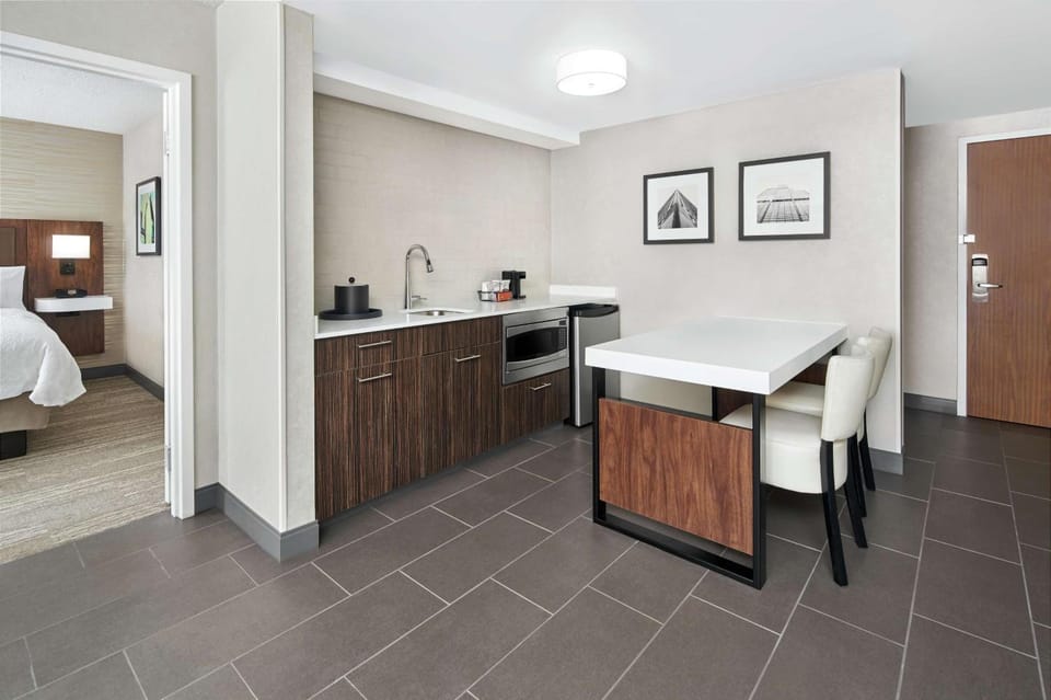 Hampton Inn & Suites Chicago-Downtown Hotel in River North