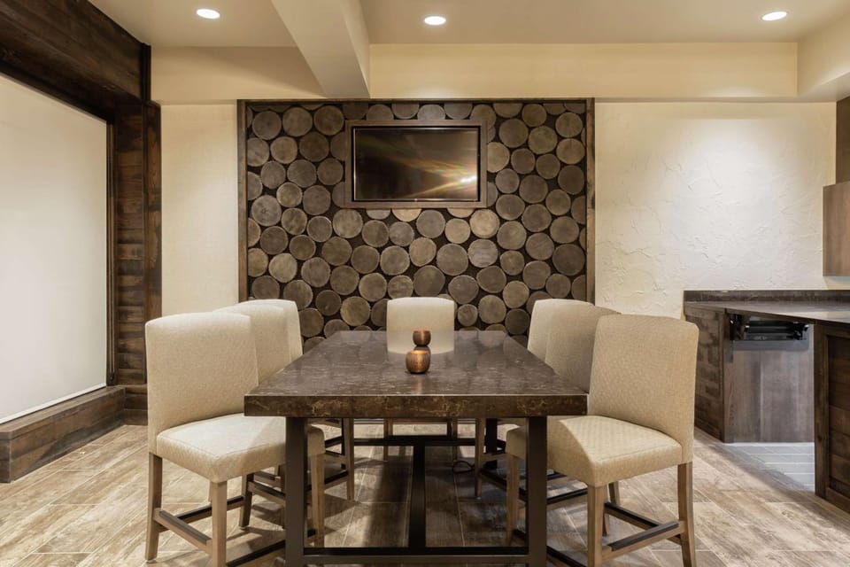Embassy Suites by Hilton Tulsa I-44 Hotel in Tulsa