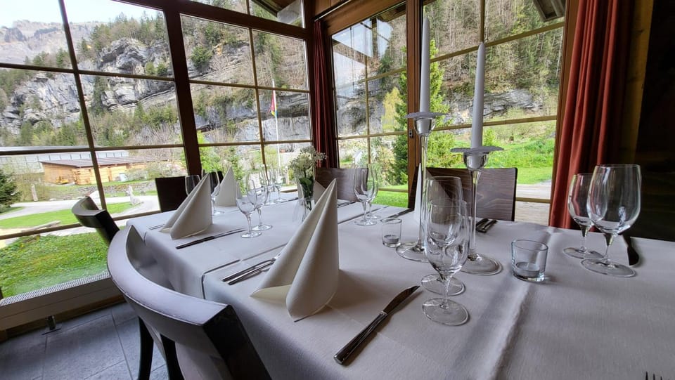 Huttenhotel Husky Lodge Lodge in Canton of Grisons