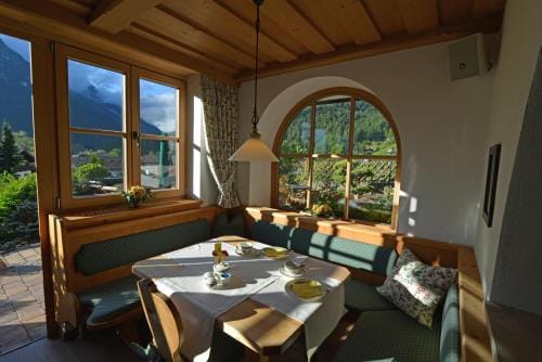 Landhaus Sonnenbichl Mittenwald Hotel in Mittenwald