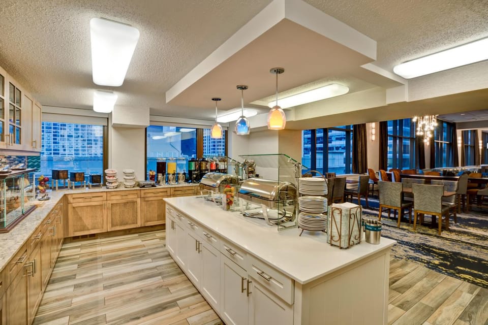 Homewood Suites by Hilton Chicago - Downtown Hotel in River North