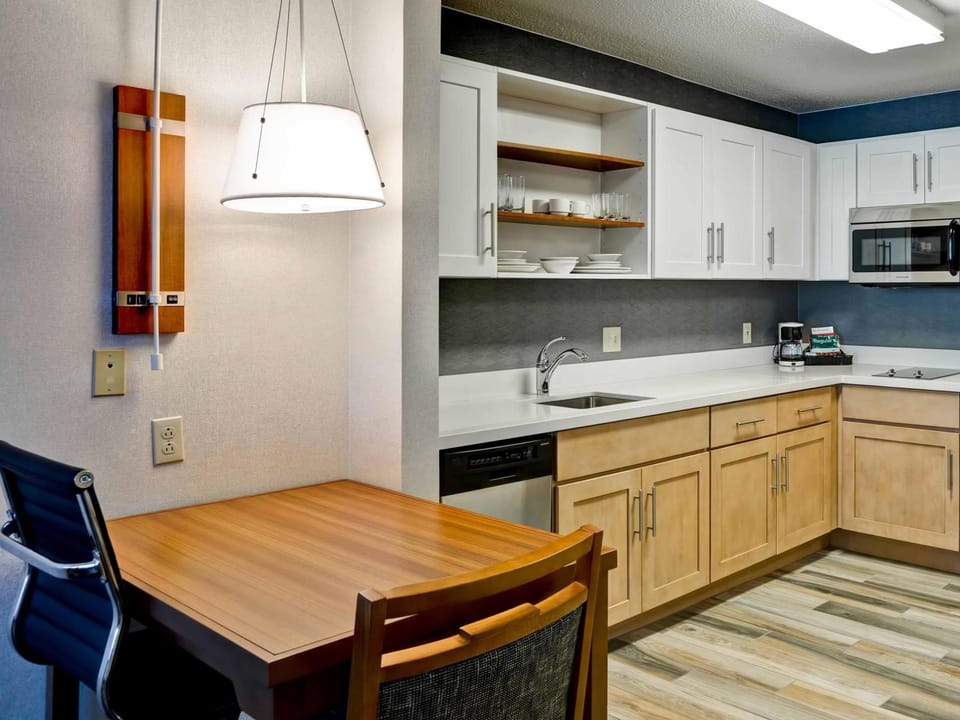 Homewood Suites by Hilton Chicago - Downtown Hotel in River North