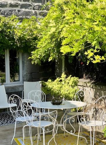 Les Hirondelles du Marais Hotel in Riom