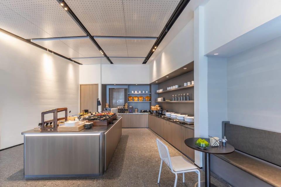 Atour Light Hotel Zhuji Binjiang North Road Sports Park Hotel in Hangzhou