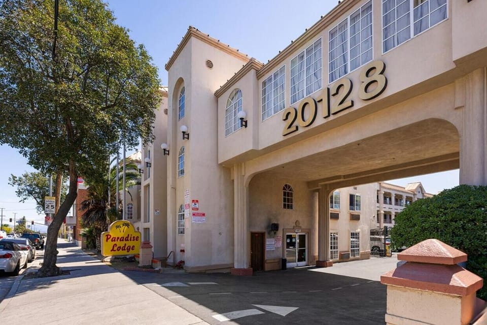Paradise Lodge - Canoga Park, Los Angeles Hotel in Winnetka