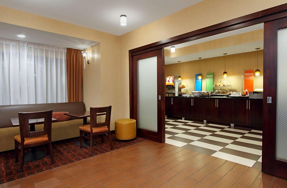 Hampton Inn Columbus-International Airport Hotel in Gahanna