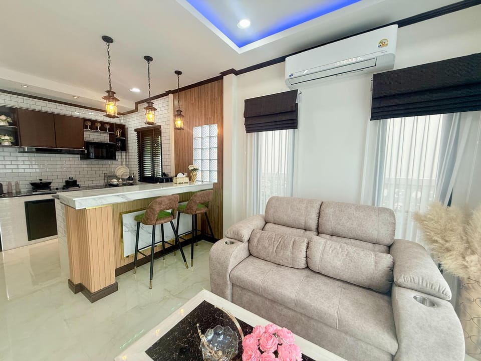 Shared lounge/TV area