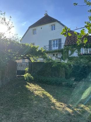 LES CHAMBRES DU 11 Hotel in Jura