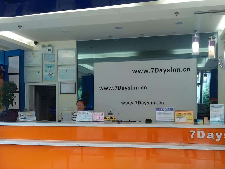 7 Days Inn Wuhu Fangte Tianmenshan Road Light Railway Station Hotel in Nanjing